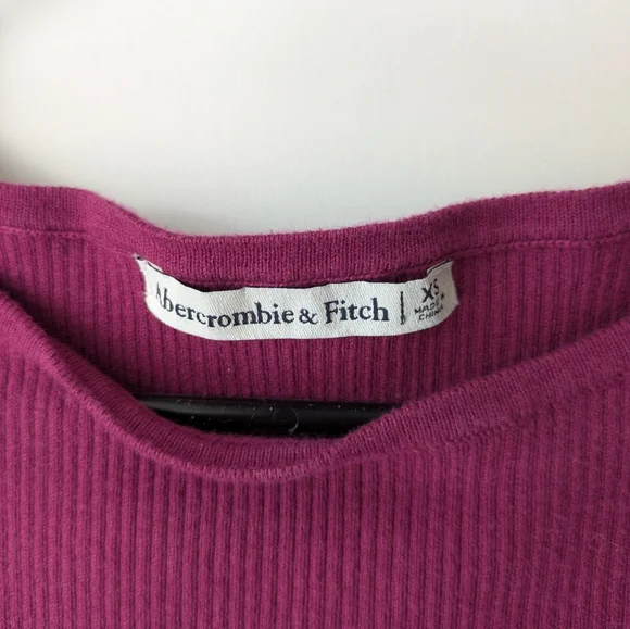 A&F Ribbed Button Top - Picture 3 of 3